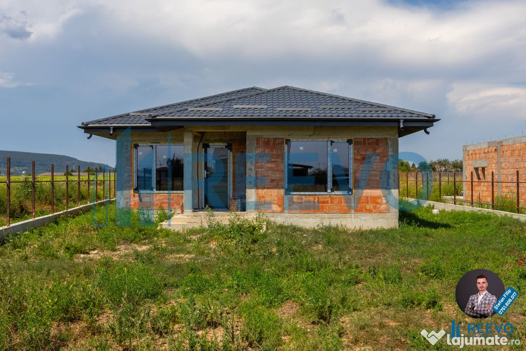 Casă/Vilă nouă de vânzare în Lilieci, Bacău