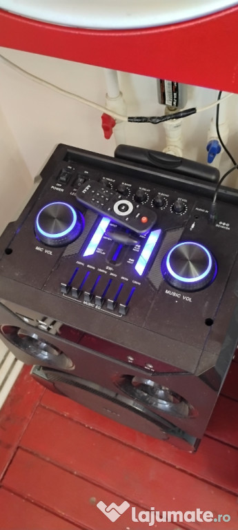 Boxa bluetooth portabila akai in stare foarte buna de funcționare