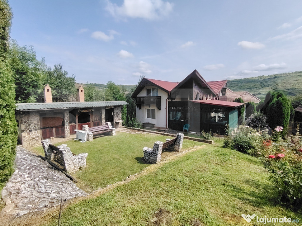 Casă cu mobilier premium și grădină spectaculoasă in Ta