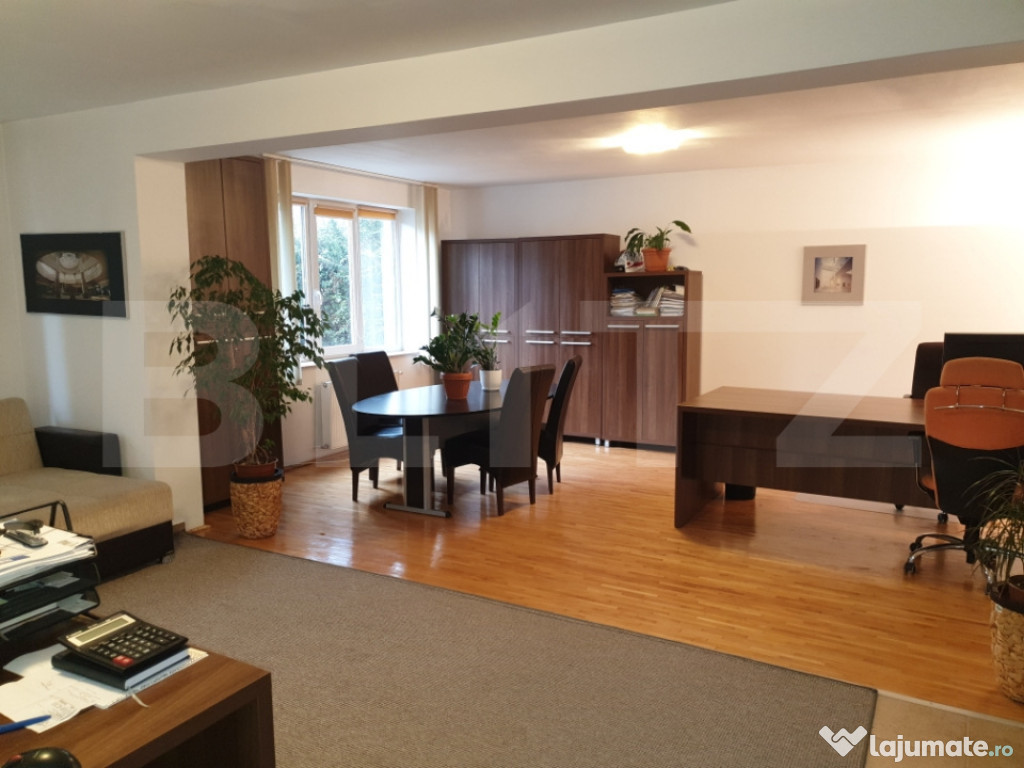 Apartament 3 camere, 120 mp utili, in imobil tip vila, parte