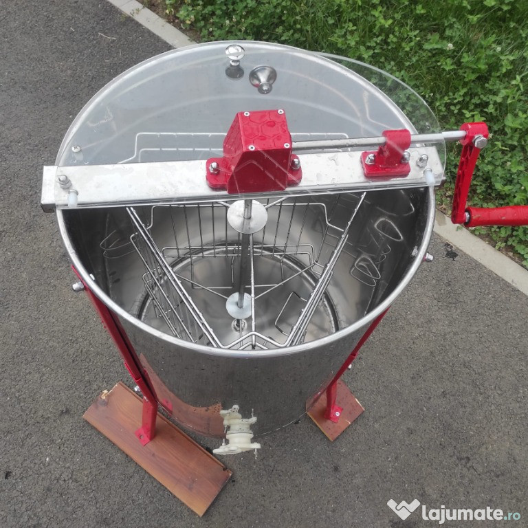Inchiriez imprumut centrifuga apicola 3 rame