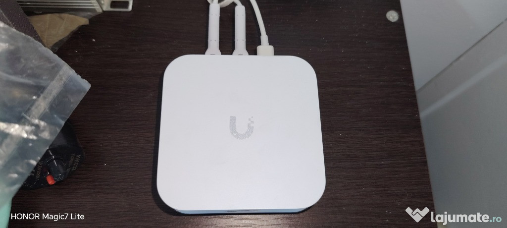 Vând router Unifi UX WIFI Expres 6