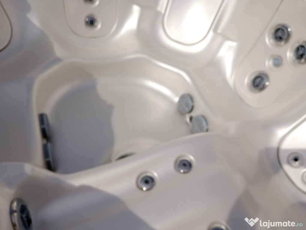 Jacuzzi spa exterior interior
