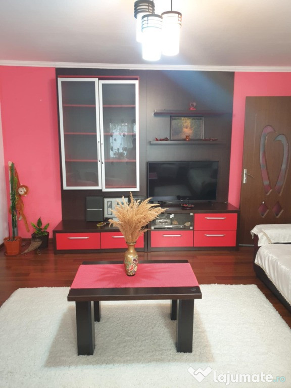 Inchiriez apartament 2 camere in Radauti -Piata Mica - parter