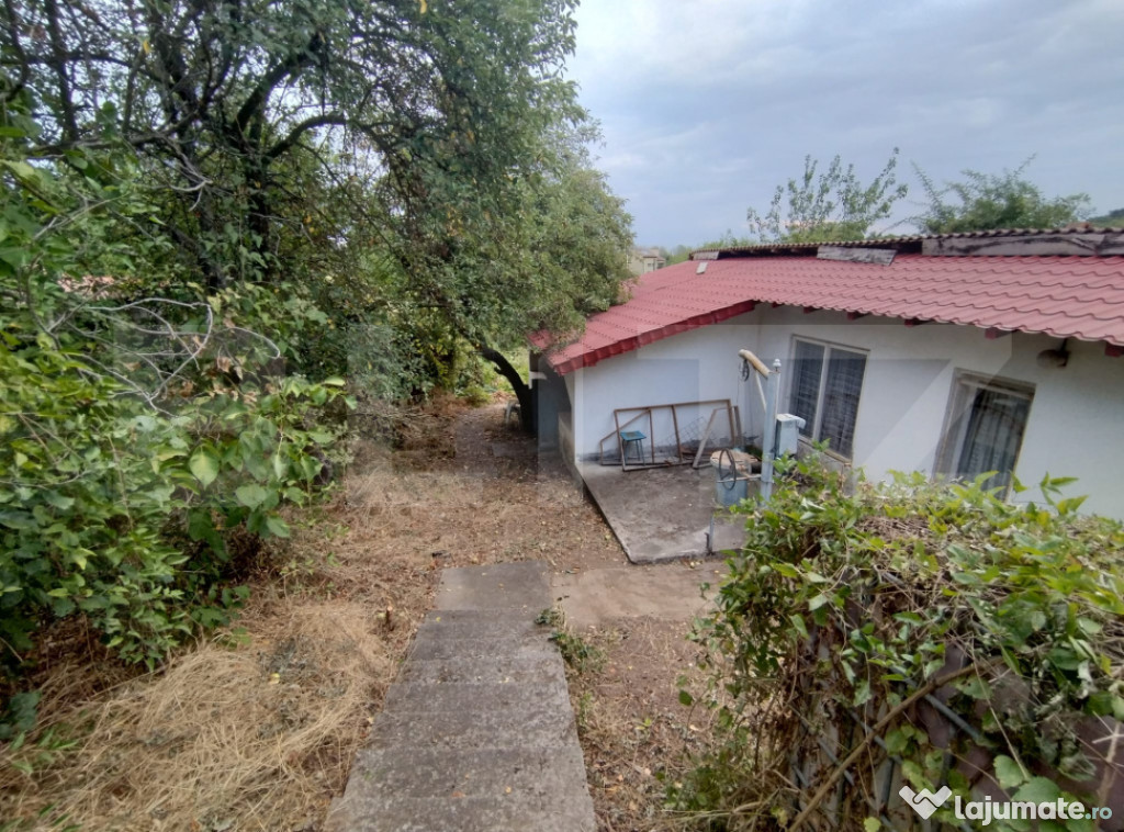 Casa Leamna de Jos, teren 1167mp, langa terenul de fotbal