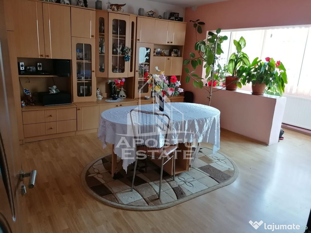 Apartament cu 3 camere, centrala proprie, zona Fabric