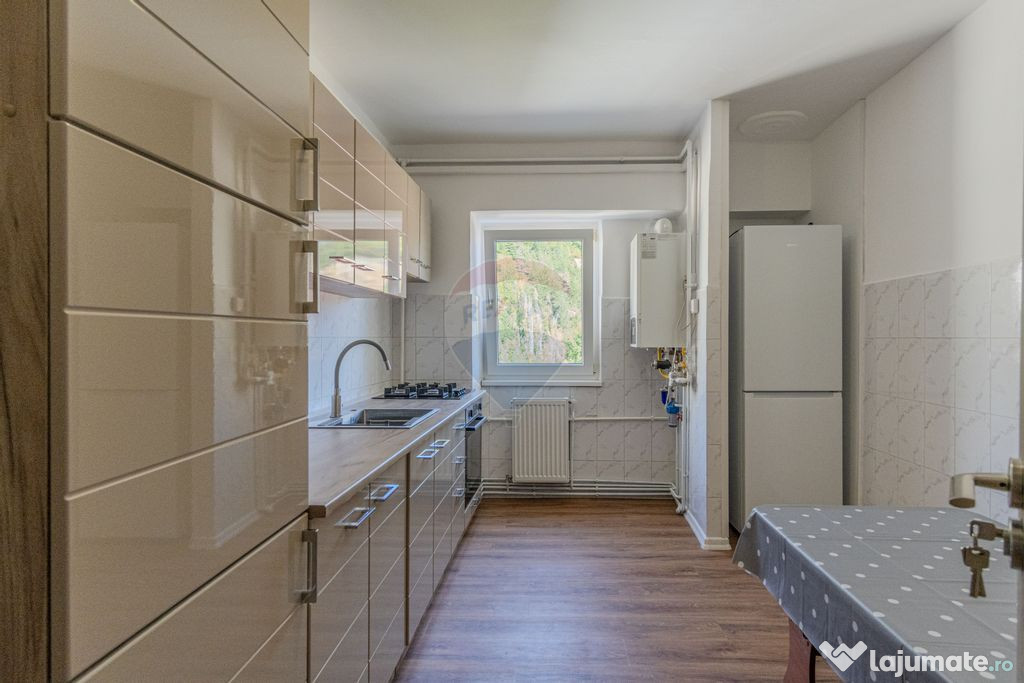 Apartament 3 camere de închiriat în Răcădău | COMISI...