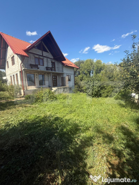 Casa cu etaj, 220 mp utili, 900mp teren, Salcea, SV