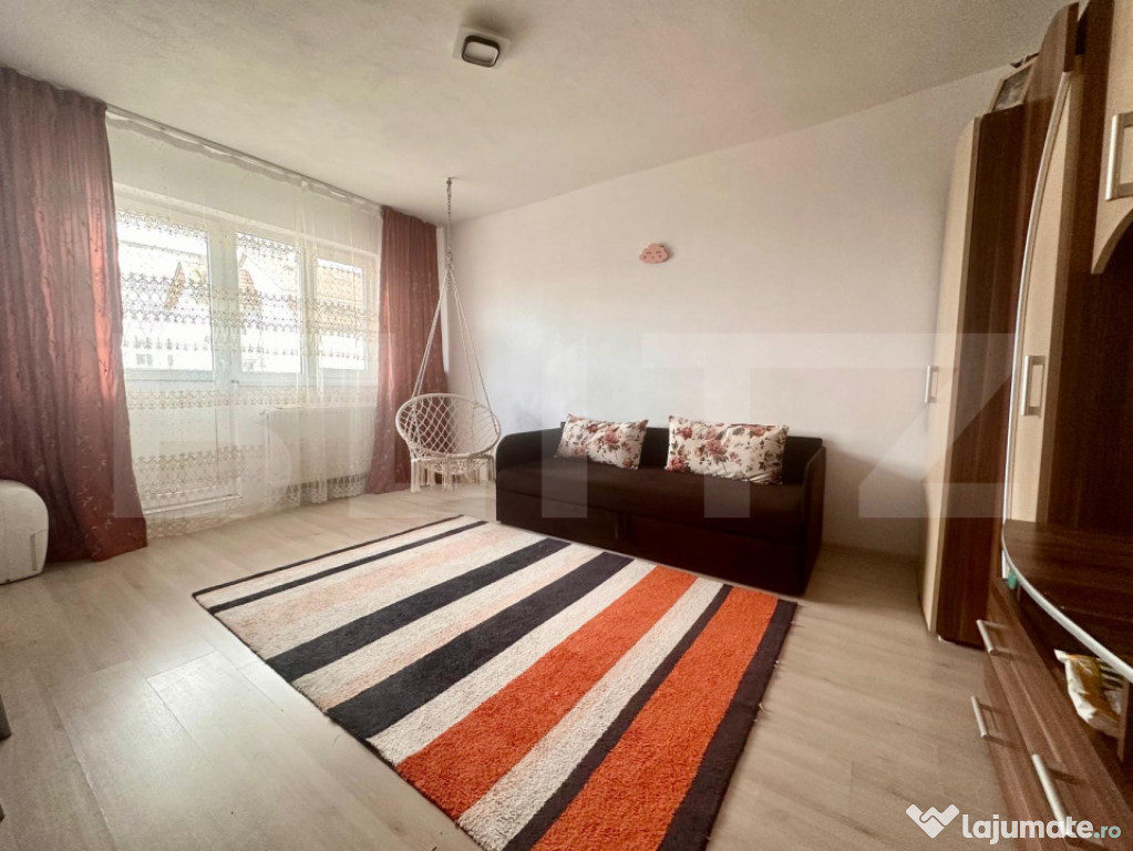 Apartament 4 camere decomandate 2 bai, 2 balcoane , 77 mp, z