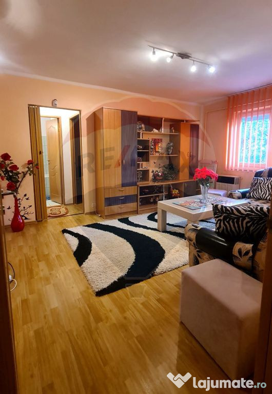 Apartament la parter, str. Sinaia, cartier Gura Campului