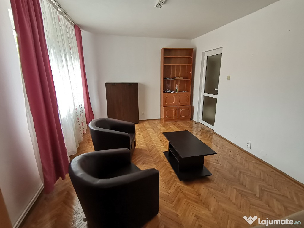 INCHIRIEZ apartament 2 camere decomandat,zona Centrala