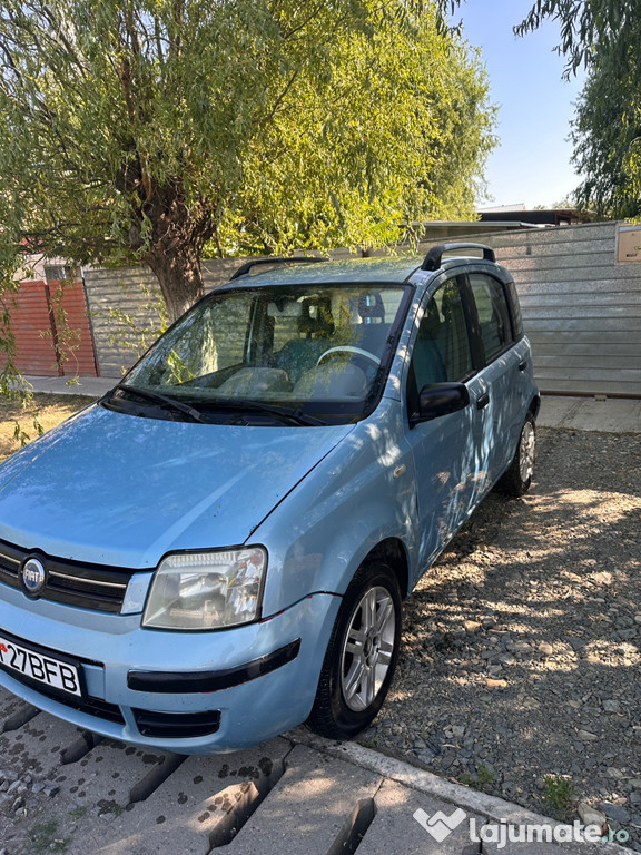 Vand Fiat Panda înmatriculată