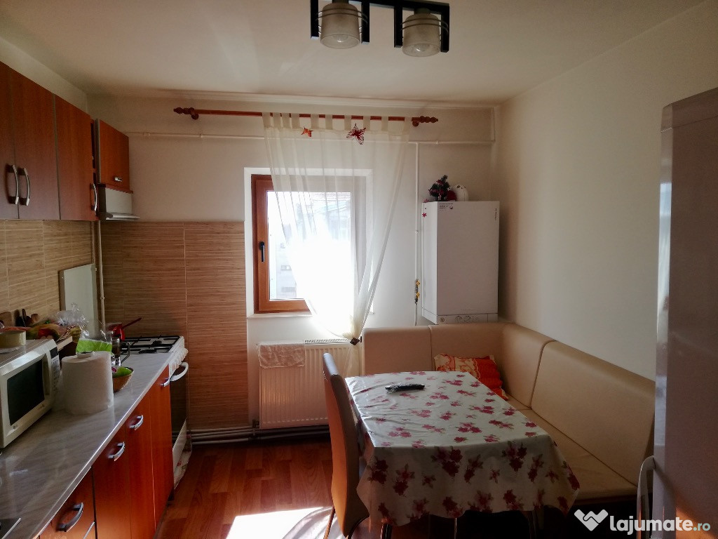 Închiriez apartament 2 camere Husi