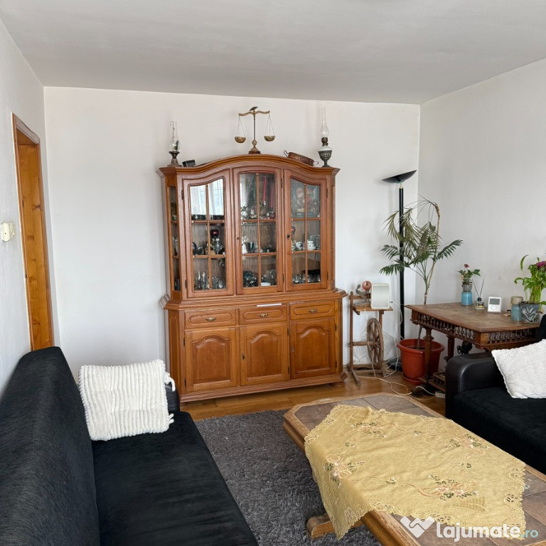 Vanzare apartament 3 camere Campina