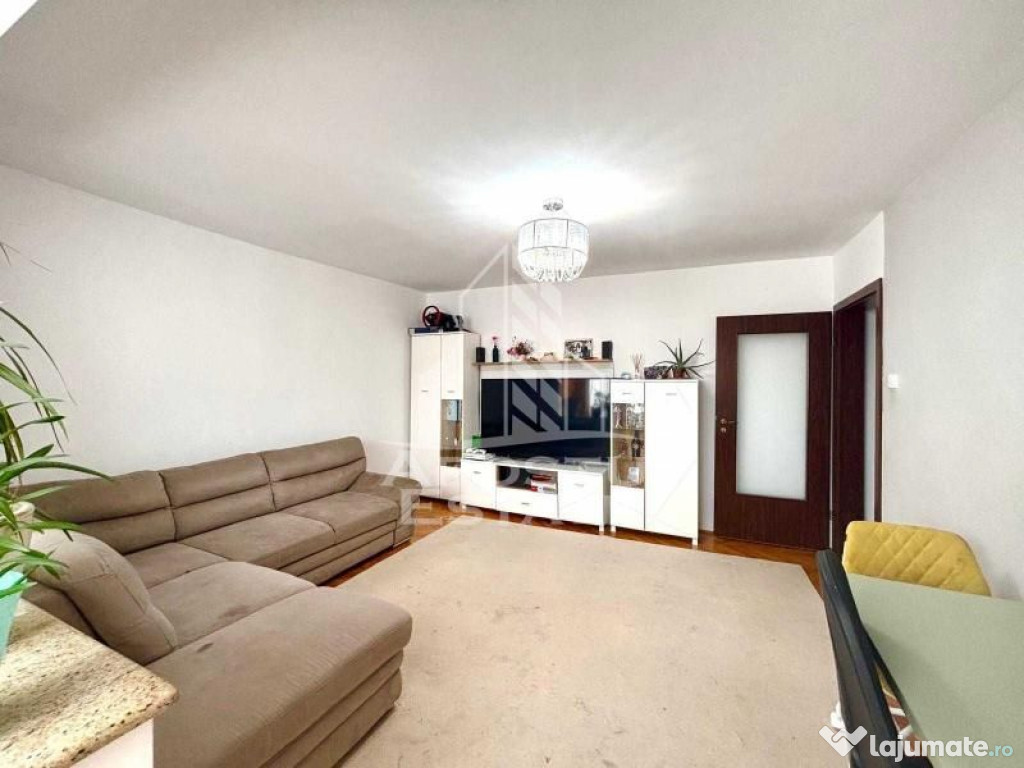 Apartament 3 camere,decomandat, renovat, zona Dambovita