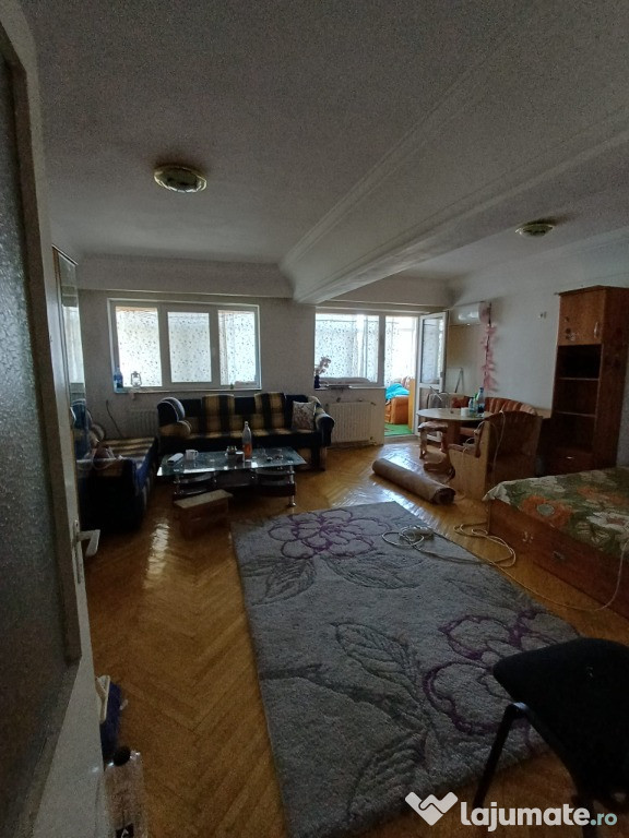 Apartament 4 camere, zona ultra centrală, in spate la Tribunalul nou