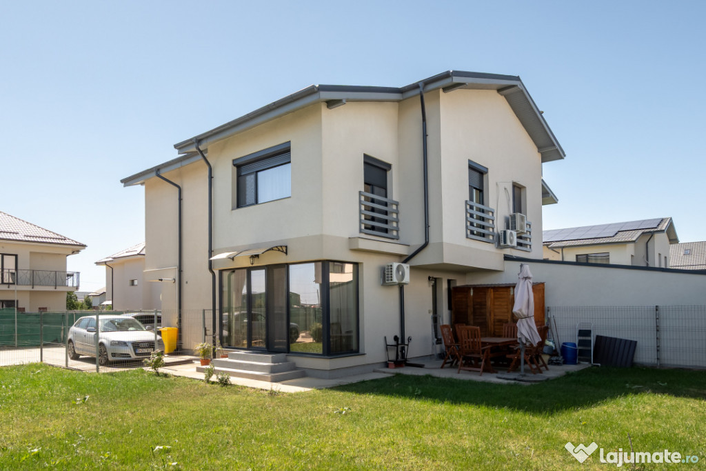 Vilă Duplex Modernă de Vânzare în Tunari – Strada Petr