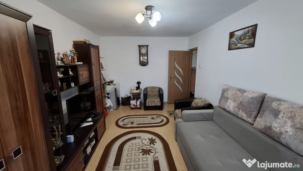 Vand apartament cu 2 camere in Canta