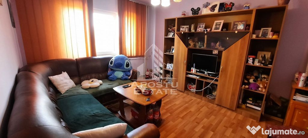 Apartament cu 3 camere, decomandat, etajul 1, zona Sagului