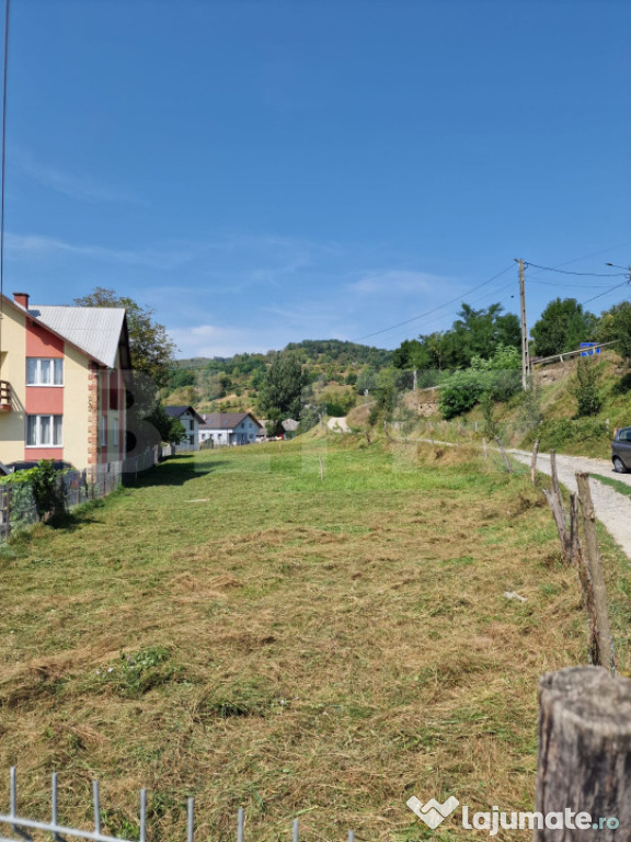 Teren intravilan de vanzare , suprafata 2100mp in zona Rebri