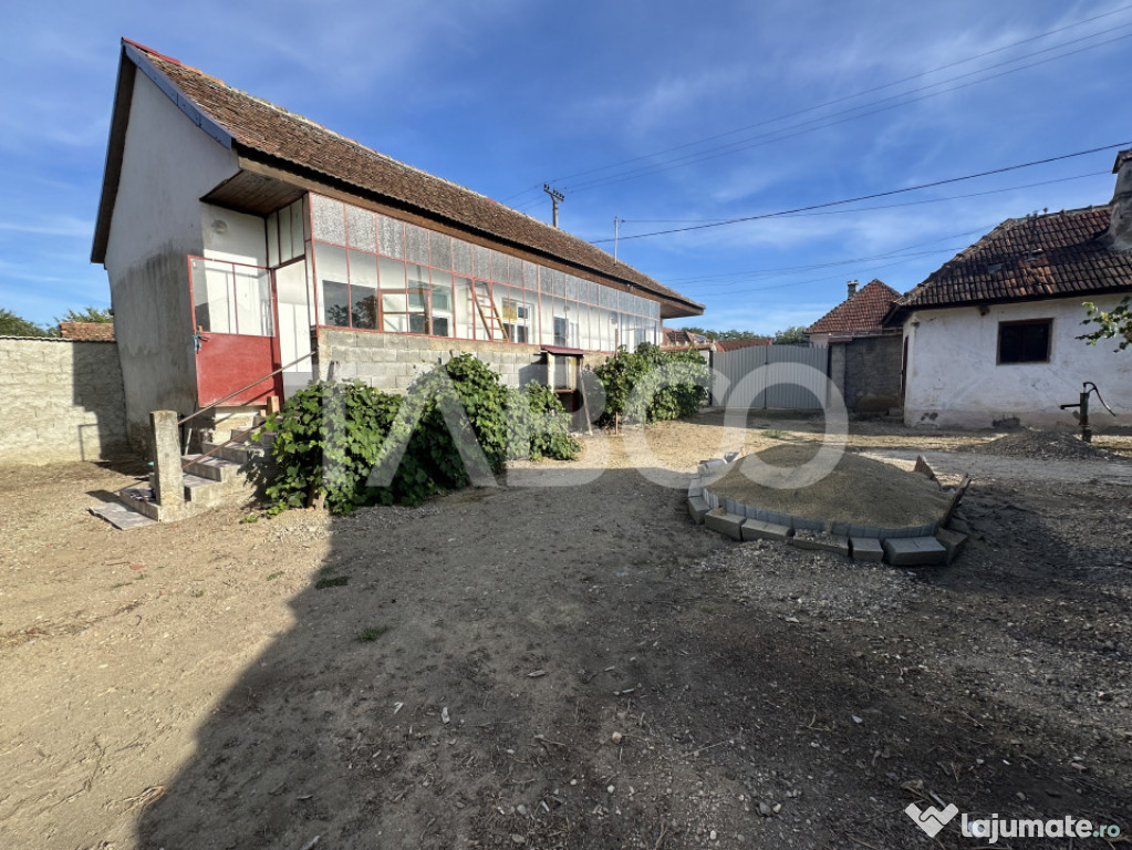 Casa de vanzare 2 camere 75mpu teren liber 982 mp anexe Sat