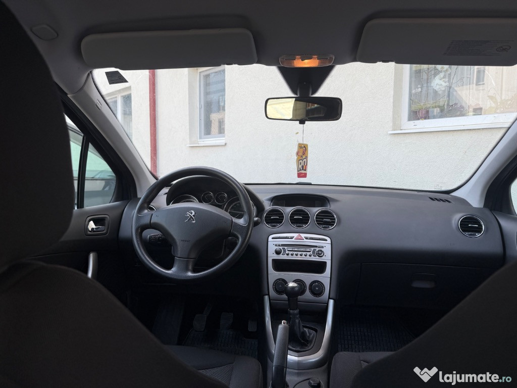 Peugeot 308 – 1.4 benzină – 2011 – 164.000 km