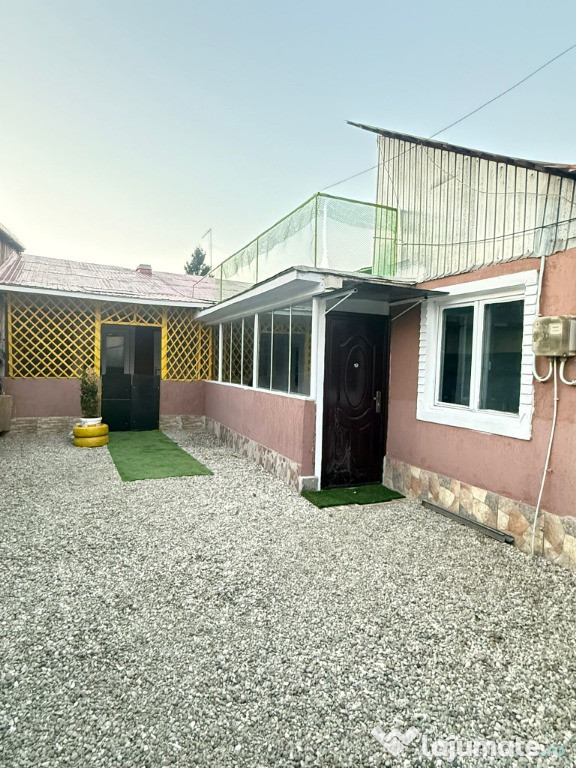 Casă individuală cu garaj și curte – Sector 5