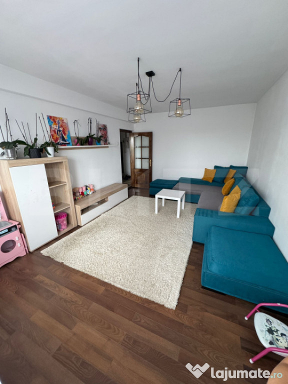 Apartament decomandat, 3 camere, 2 bai, zona Nicolina