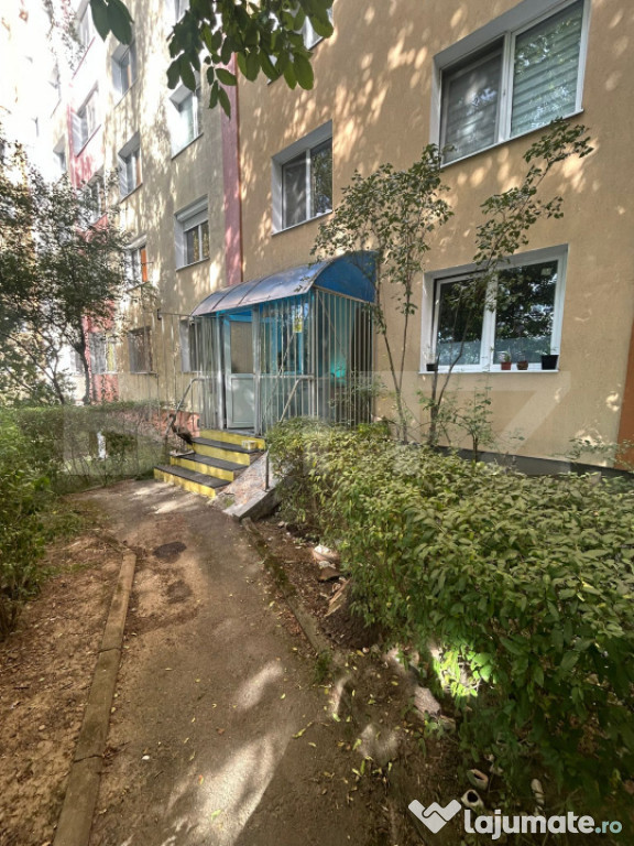 Apartament 3 camere cu acces stradal, potrivit ptr birouri,