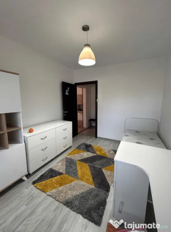 Apartament 4 camere, decomandat - zona Craiter