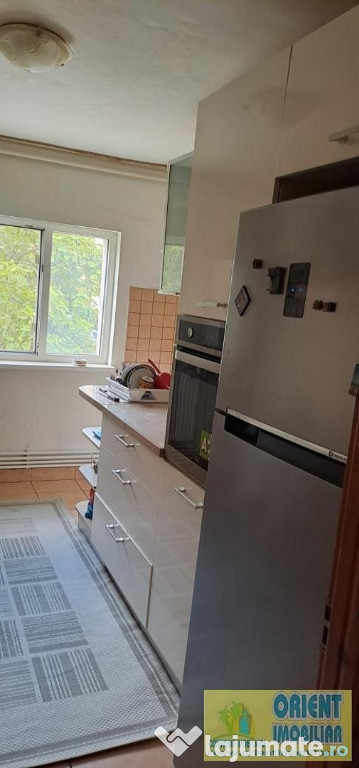 Poarta 6, decomandat, 3 camere, etaj 1, vanzari Constanta