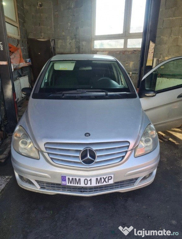 Dezmembrez Mercedes B Class 1.5 benzina
