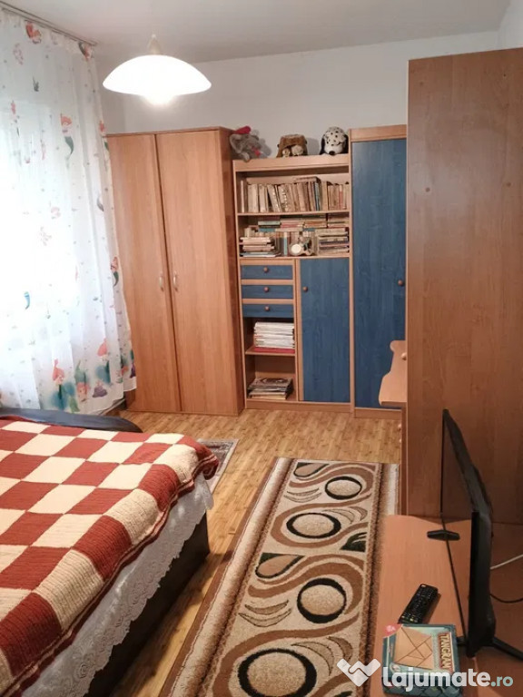 Apartament cu 3 Camere Decomandate - Etaj 1 - Zona George Enescu