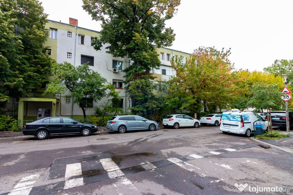 Apartament cu 2 camere de vânzare în zona Vatra Luminoa...