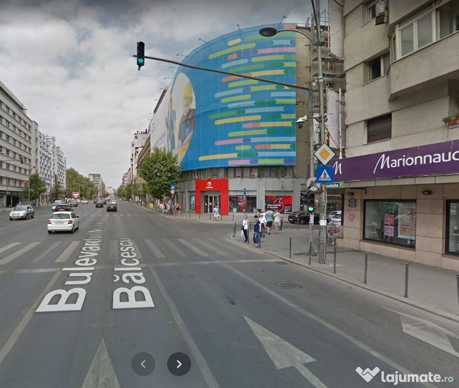 Zona Universitate 52 mp trafic intens vizibilitate buna