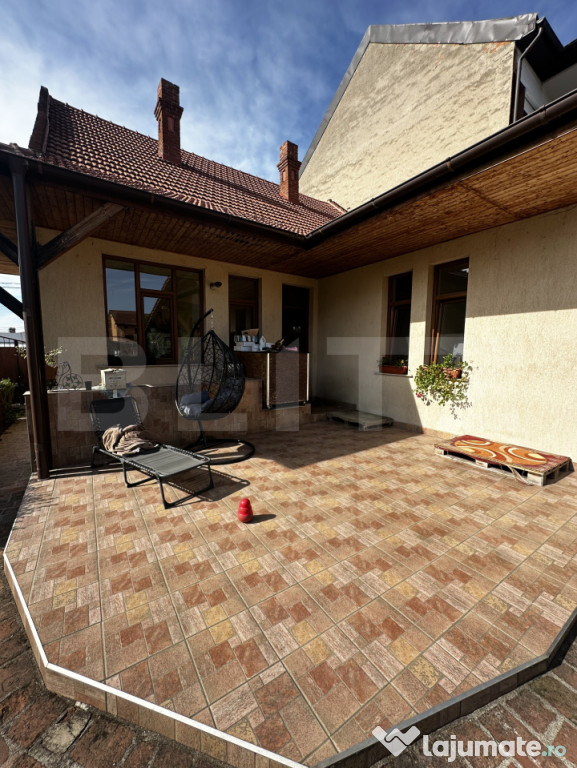 Casa de vanzare, cu 4 camere, 120 mp, Zona Piata Mare