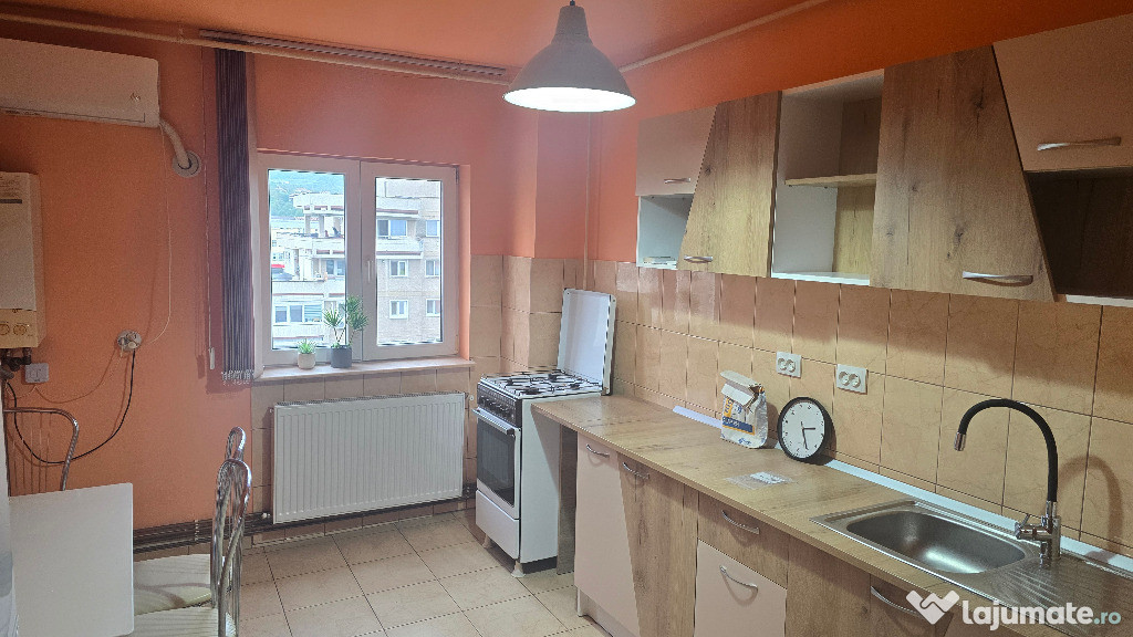 Inchiriez apartament 2 camere decomandat in Deva, zona Ulpia