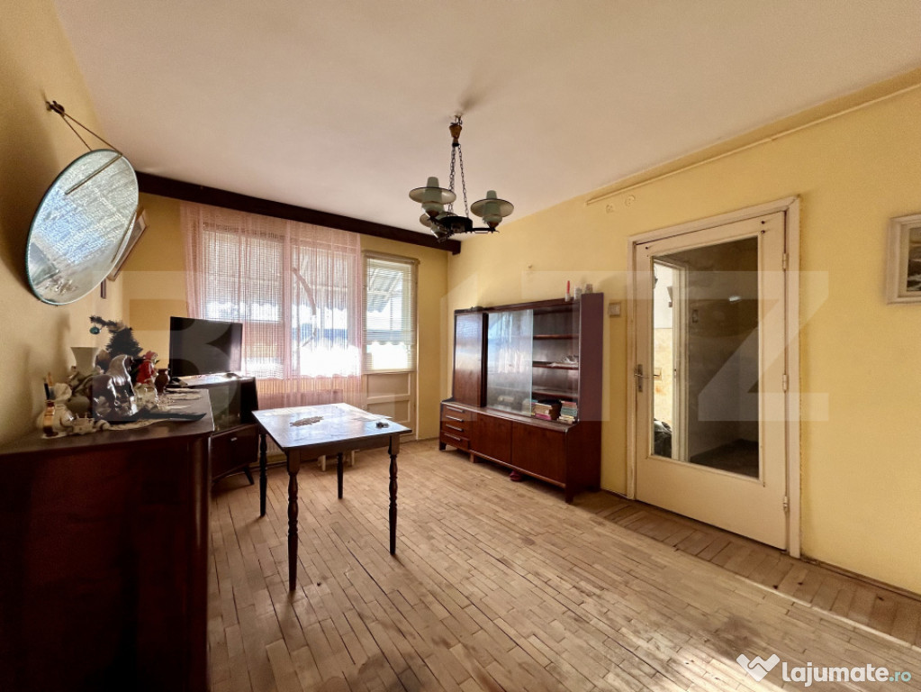 Apartament 2 camere vechi, pentru renovat, zona Mihai Bravu