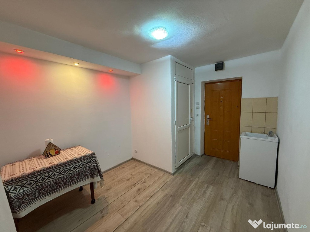 Camera de camin cu baie proprie, zona Dacia