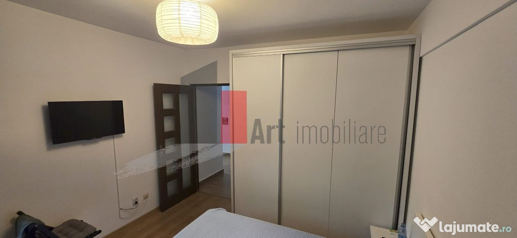 Vânzare apartament decomandat 3 camere cu 2 băi și cen...