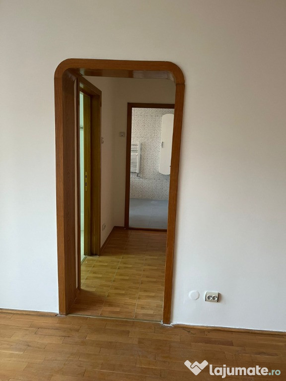Apartament 2 camere, Chear pe Bdul. Tineretului.