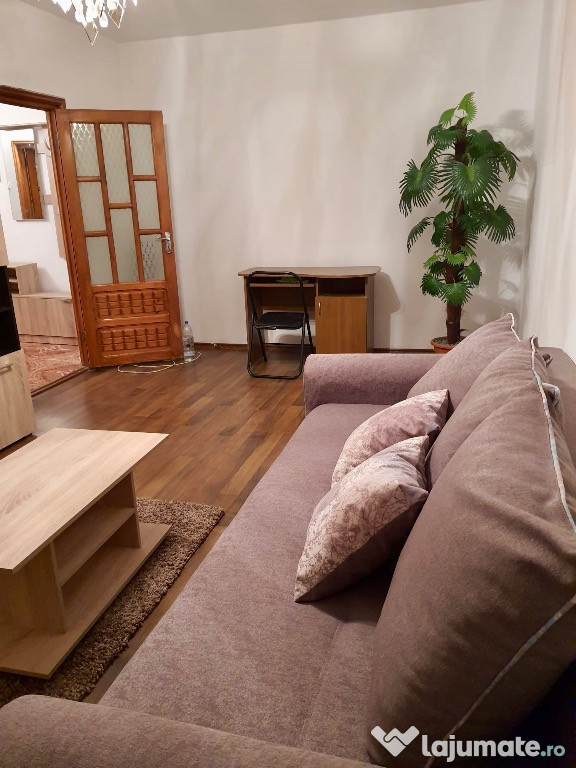Închiriez apartament