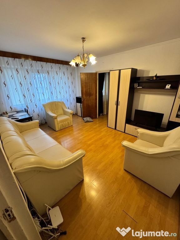 Apartament 3 camere semidecomandat - zona Tomis Nord