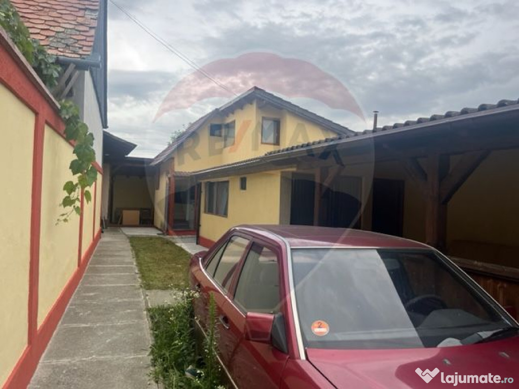 Casă de vanzare in Orlat cu 2200 mp teren parcelabil