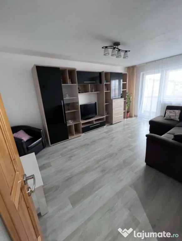 Apartament 3 camere, decomandat - zona Triaj