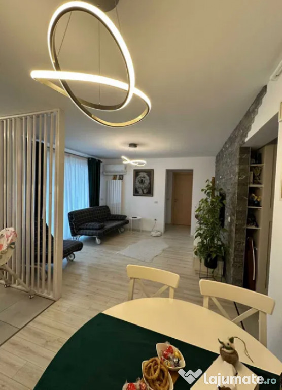 Apartament 2 camere, semidecomandat - zona Tractorul