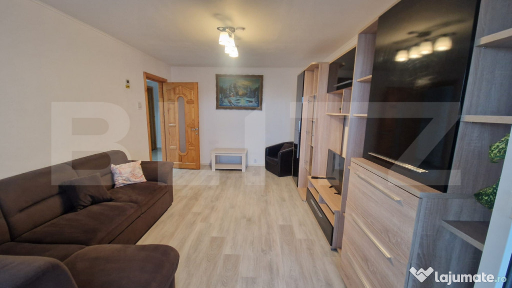 Apartament 3 camere 2 bai , decomandat izolat bloc renovat m