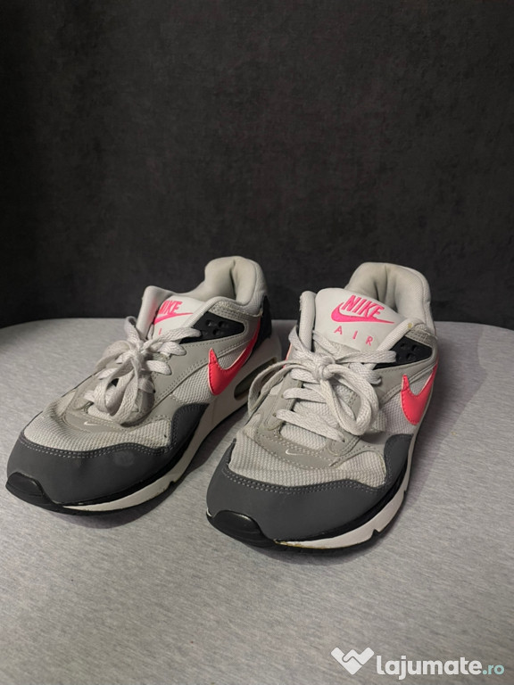 Vând adidași Nike Air-Max