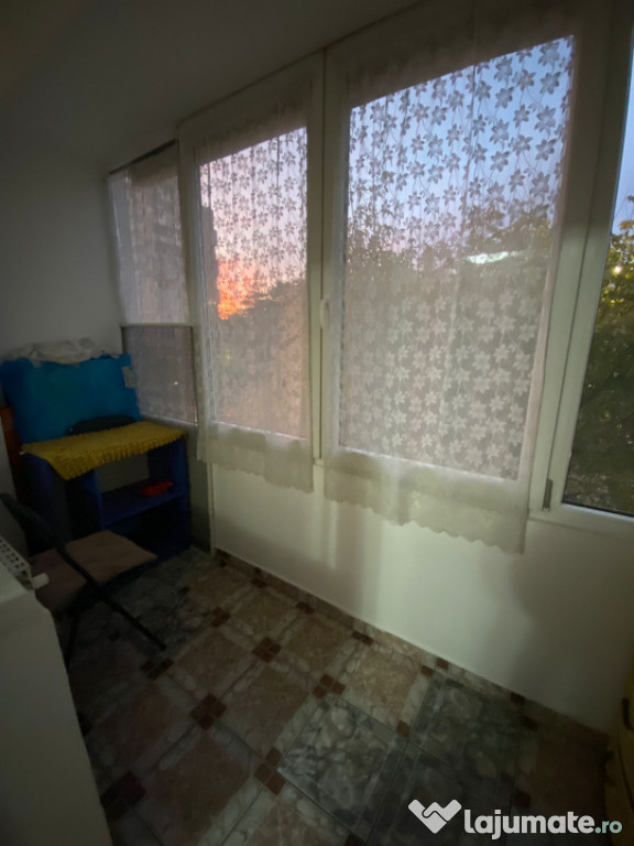 Apartament cu 2 camere ejat intermediar zona Traian