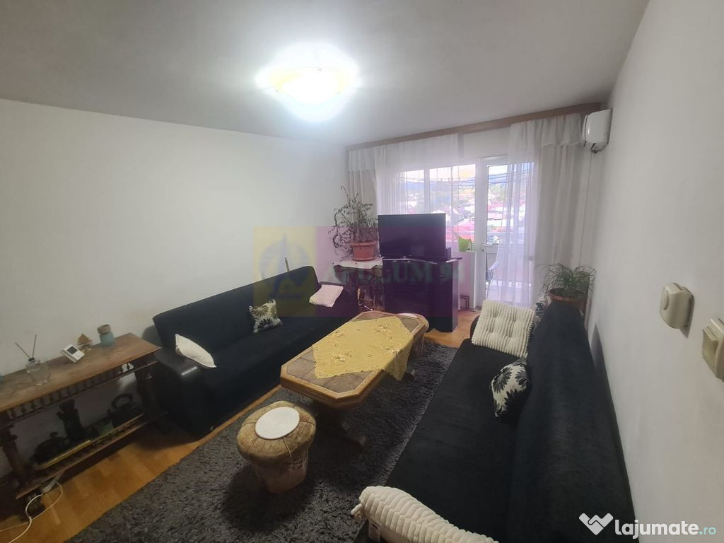 Apartament cu 3 camere de vanzare in Campina - Zona Cuza